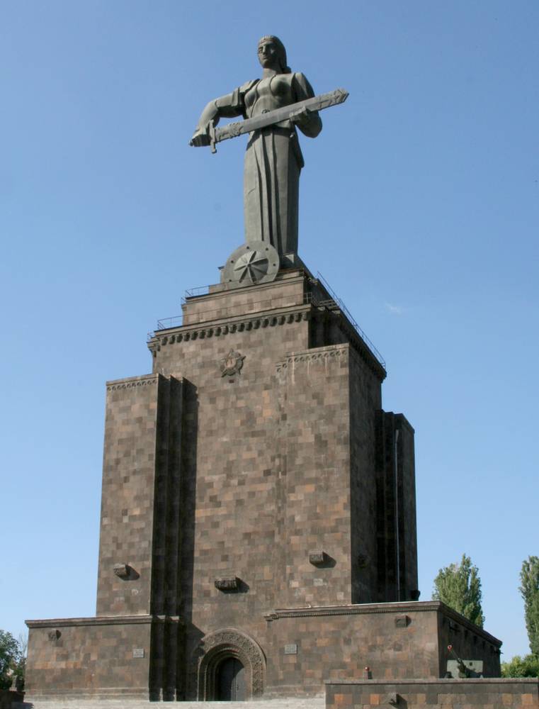 Statue de la Mère Arménie