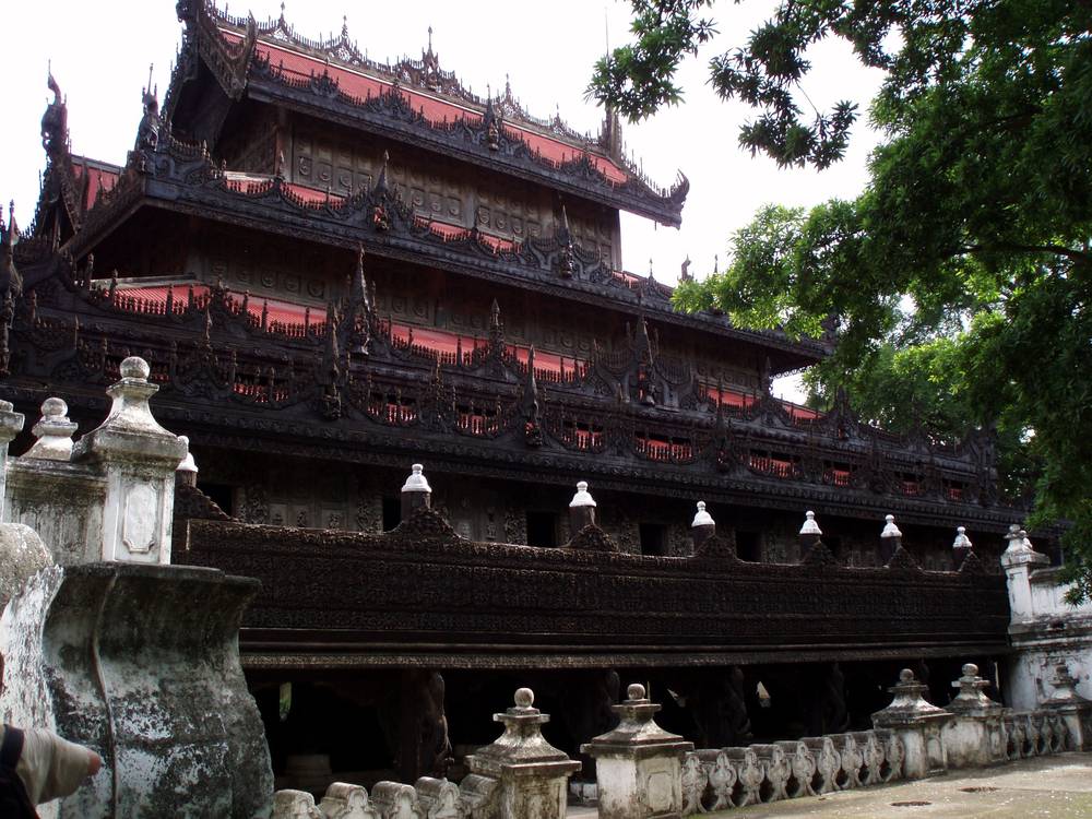 シュウェナンドー寺院